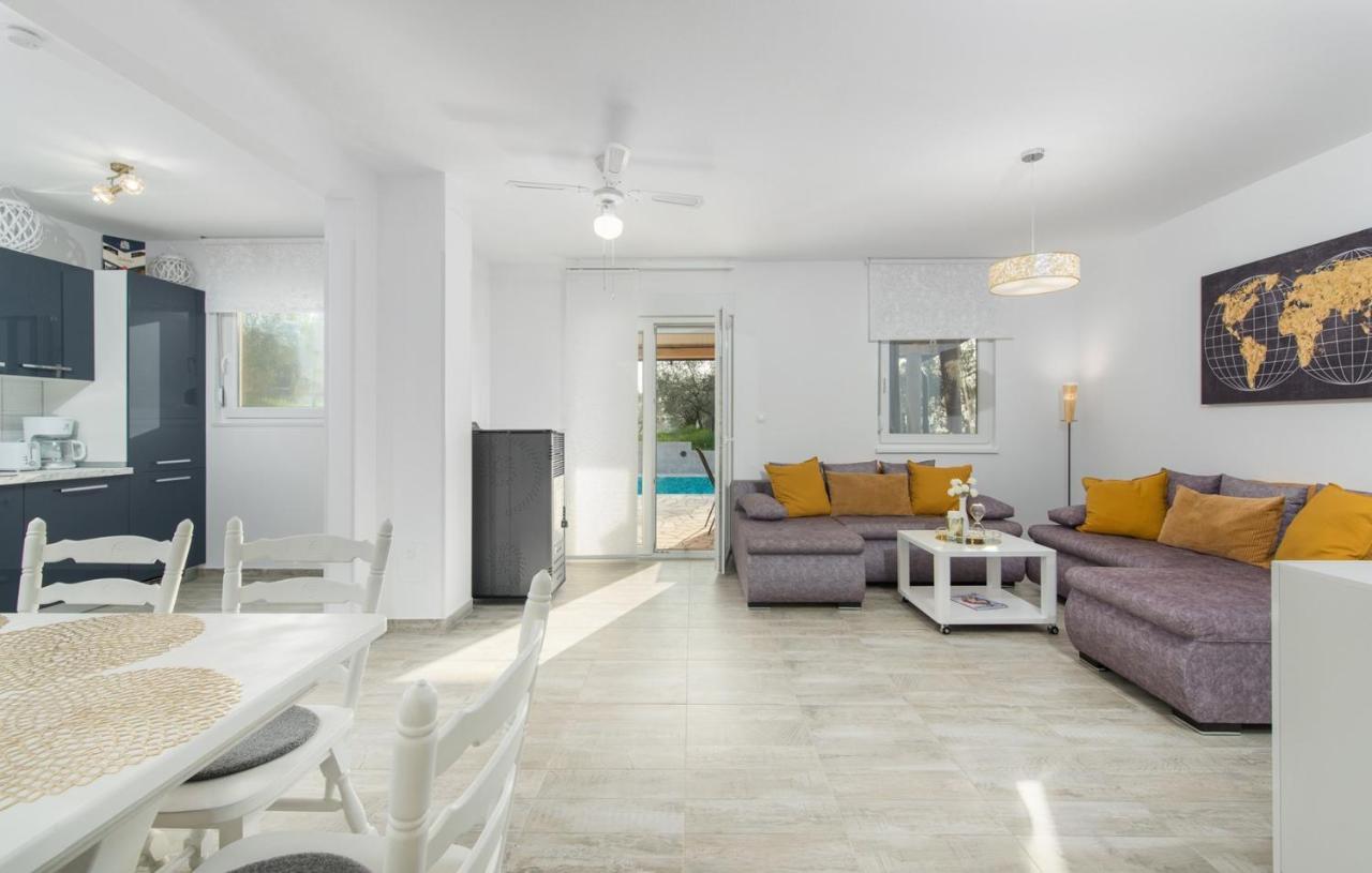 Villa Pendolina With Private Pool Buje Exterior foto